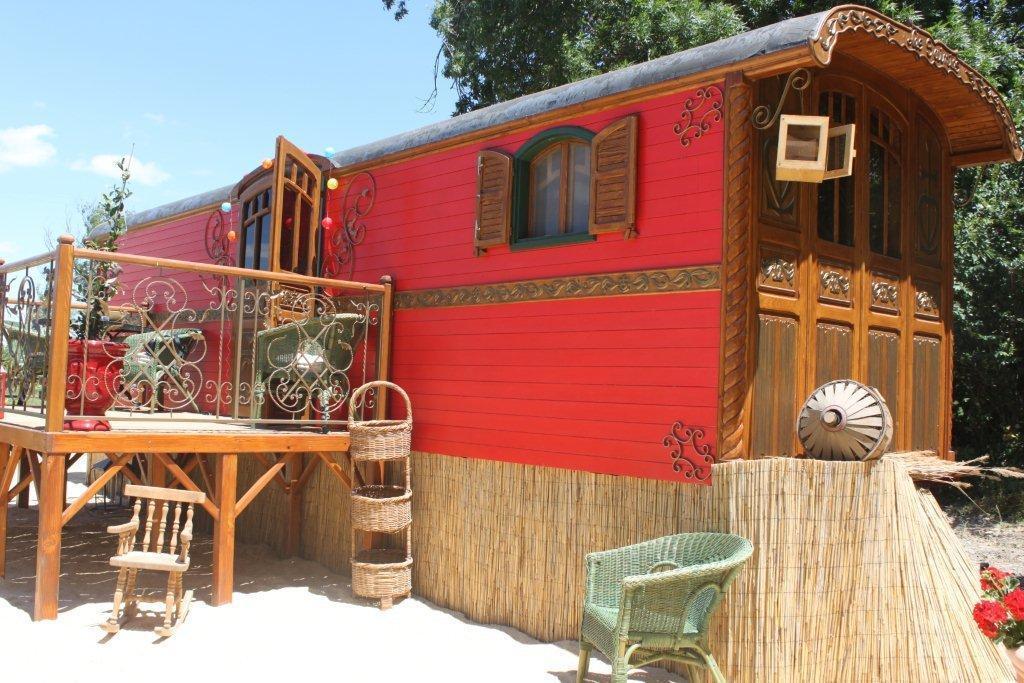 La Roulotte "Les Saintes" Bed & Breakfast エクステリア 写真
